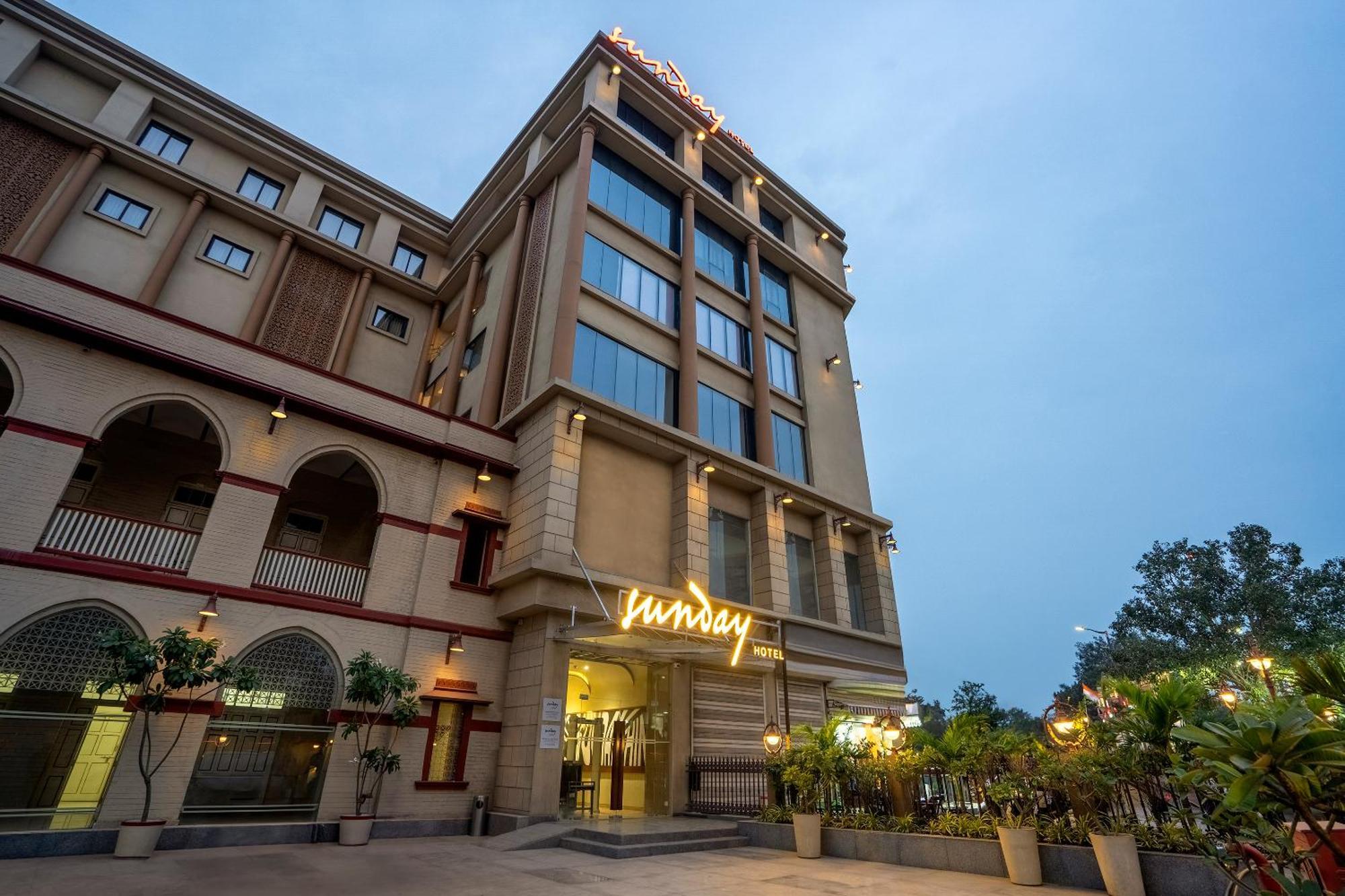 Sunday Hotel Vadodara Exterior foto